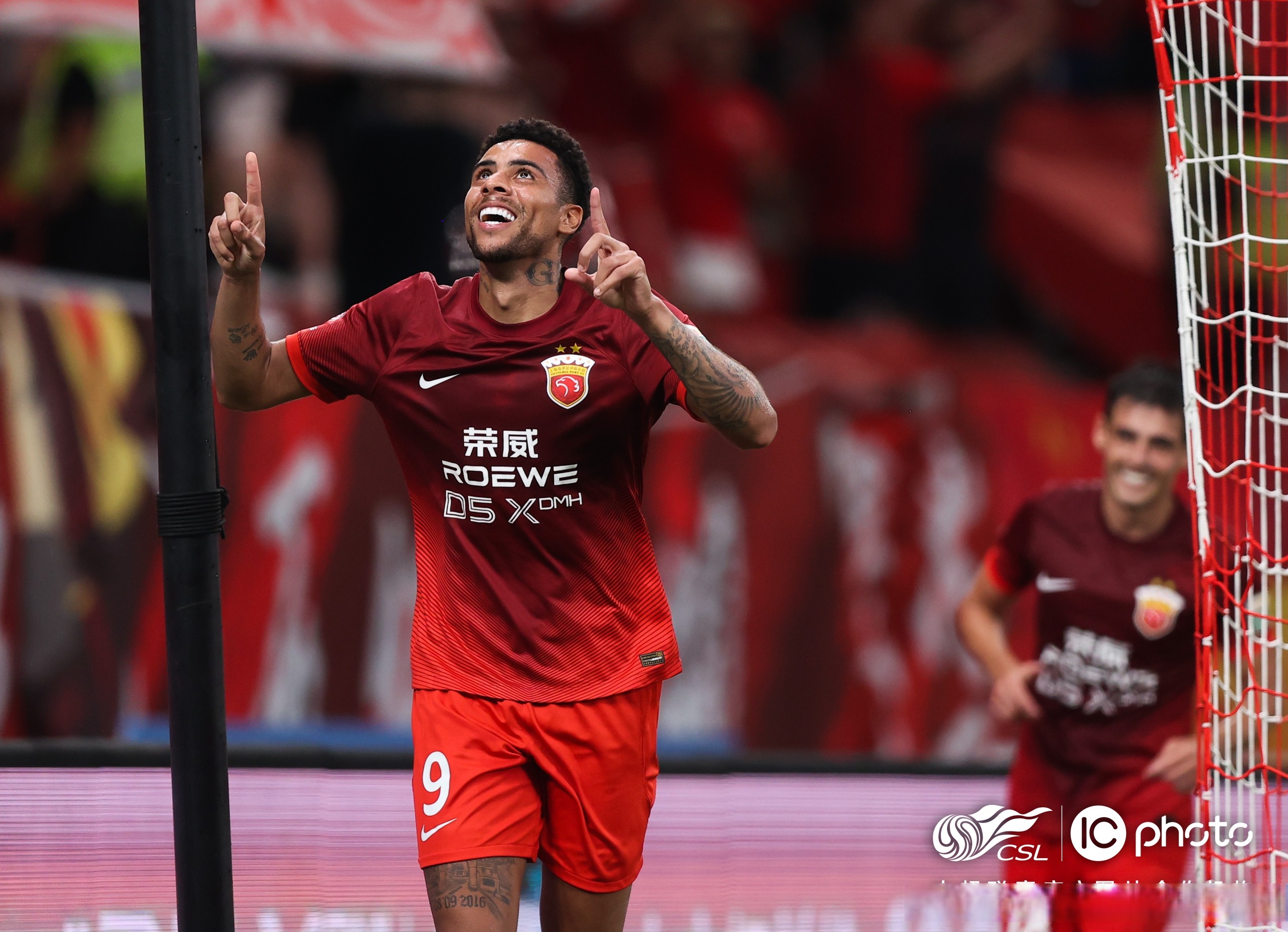 阿贾克斯训练开放日,窗口期伤情更新引欢呼,国王杯在即,资深球员宣示担当的简单介绍 阿贾克斯训练开放日,窗口期伤情更新引欢呼,国王杯在即,资深球员宣示担当的简单介绍