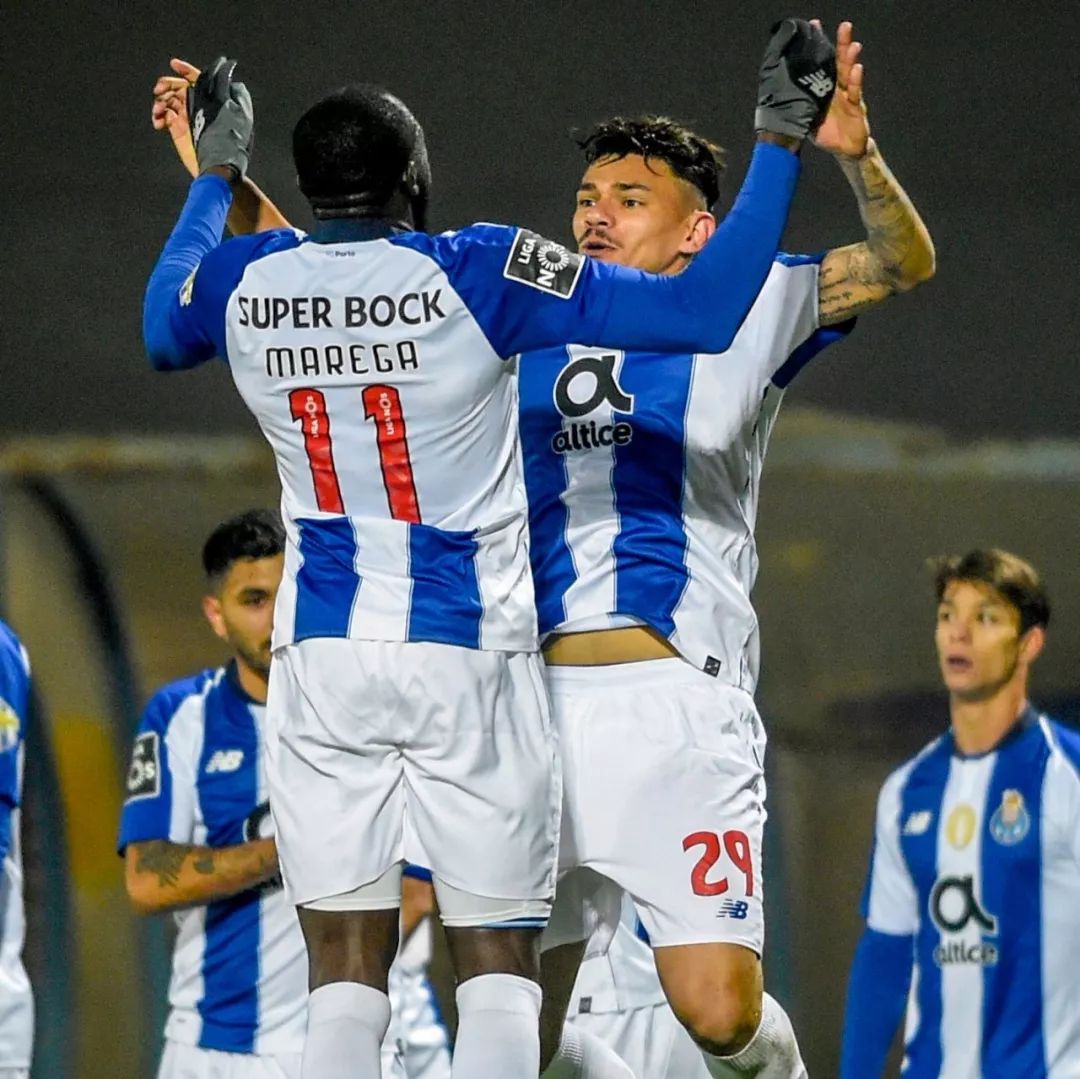 阿贾克斯训练开放日,窗口期伤情更新引欢呼,国王杯在即,资深球员宣示担当的简单介绍 阿贾克斯训练开放日,窗口期伤情更新引欢呼,国王杯在即,资深球员宣示担当的简单介绍